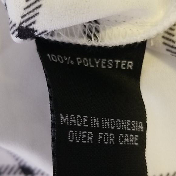 By & By Grid Print Button Front Blouse White and Black Oversized Size XS - Picture 8 of 9